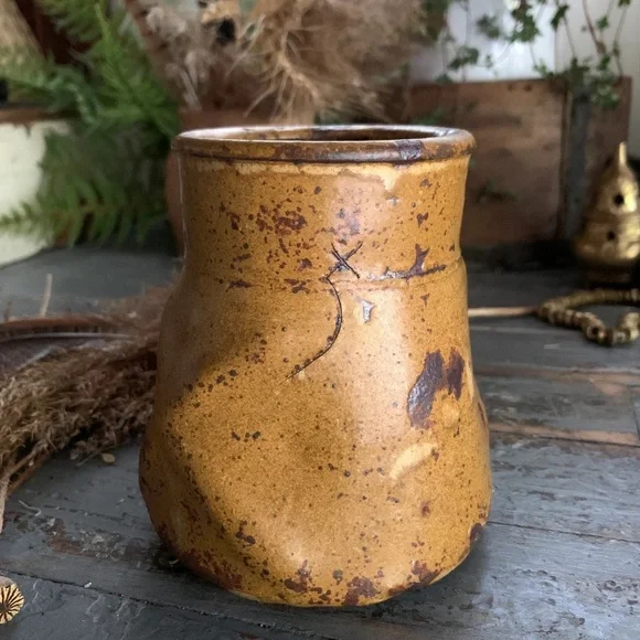 60's MCM HANDMADE BURNT ASH EMBOSSED CERAMIC VASE - Picture 5 of 10